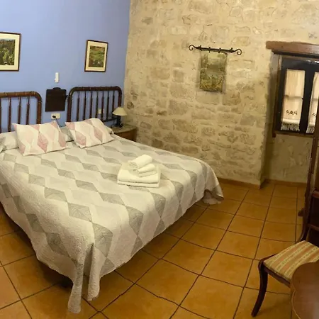 Fonda La Plaza Gæstehus Valderrobres