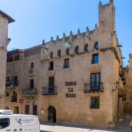 Fonda La Plaza מלון *