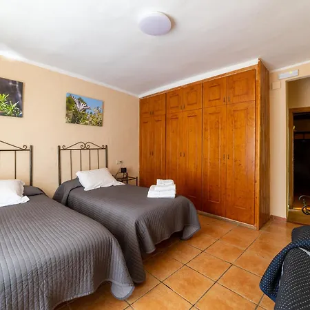 Fonda La Plaza Gæstehus Valderrobres