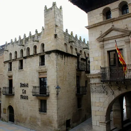 Fonda La Plaza מלון *