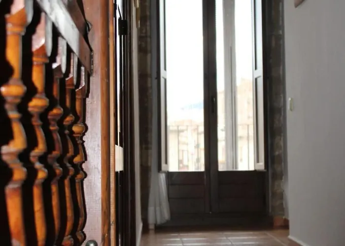 Fonda La Plaza Ξενοδοχείο *