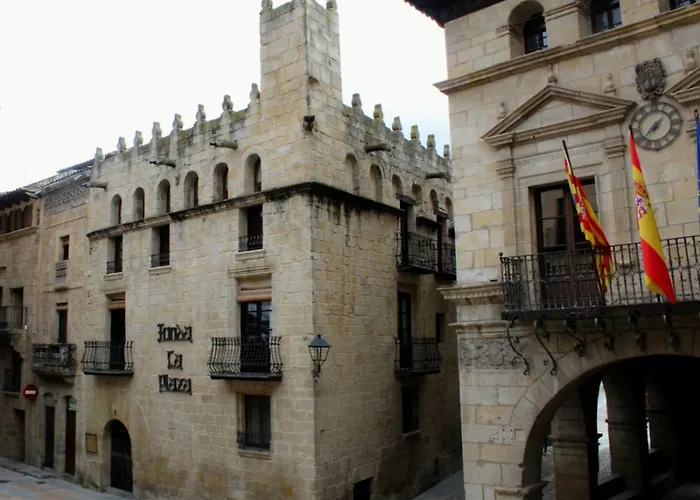 Fonda La Plaza Ξενοδοχείο *